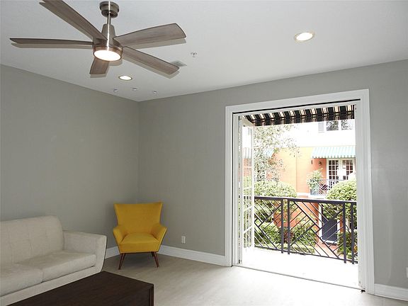 5th image of 2295 NE 9th Avenue