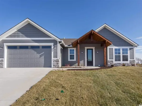 304 N White Dr, Lawrence, KS 66049