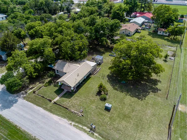 801 N Avenue Cor #A, Cross Plains, TX 76443
