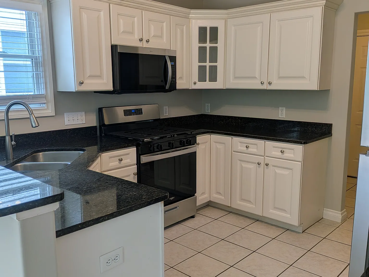 2 bed, 1292 sqft, $2,250 — Photo 2