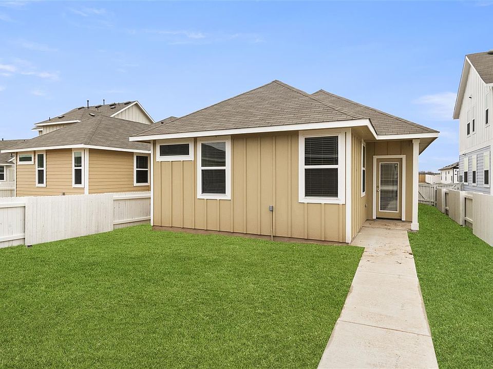 2nd image of 338 Hortus Dr