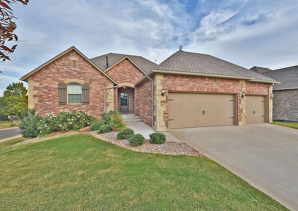 1st image of 716 Dunes Cir