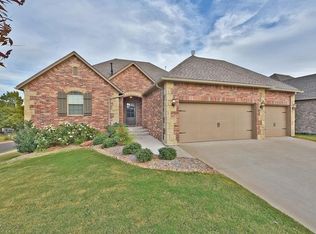 716 Dunes Cir, Edmond, OK 73003