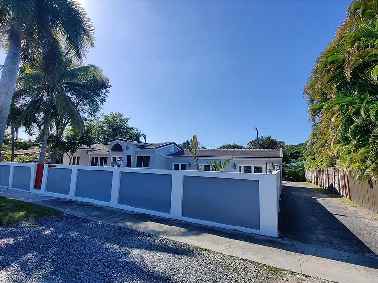 733 NE 18th Ave — Photo 85