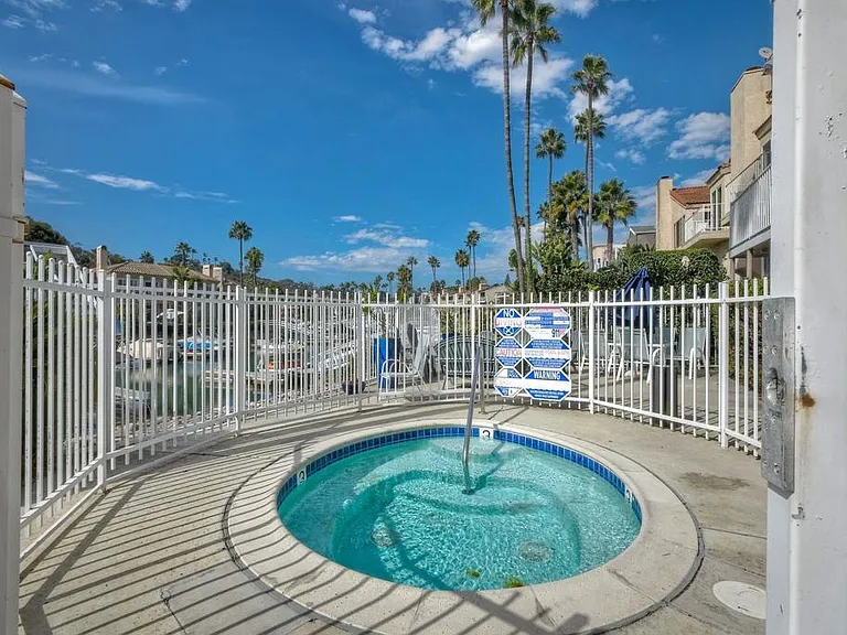 4705 Marina Dr #10 — Photo 30