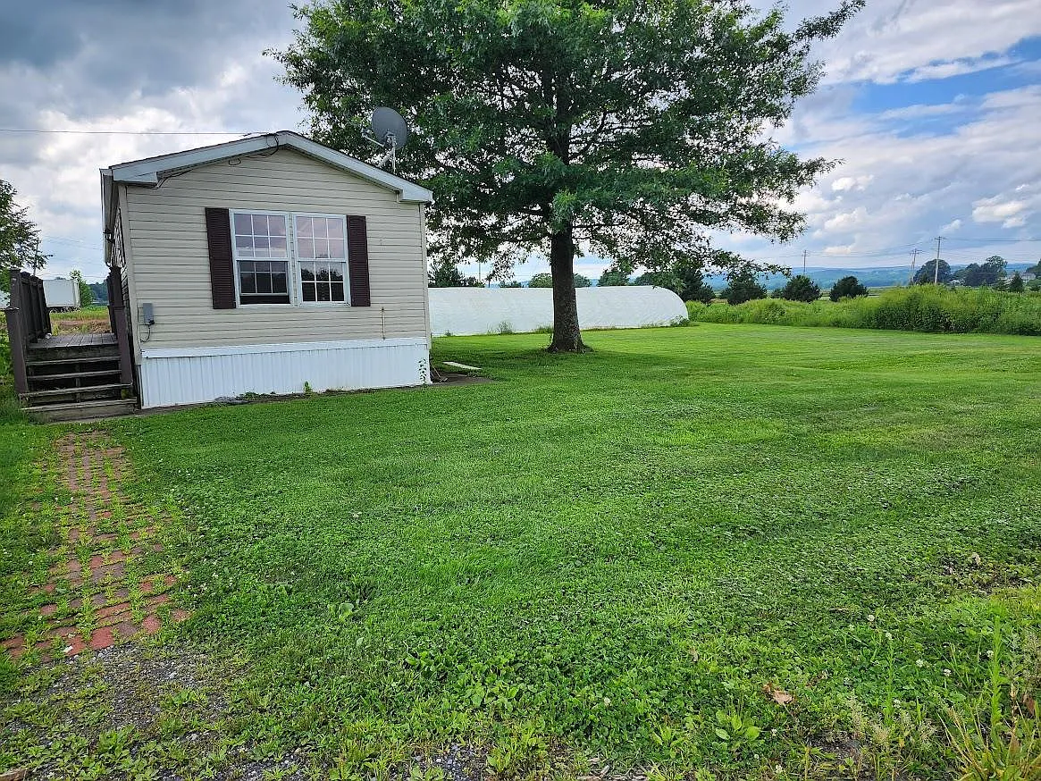3 bed, 1000 sqft, $1,995 — Photo 2