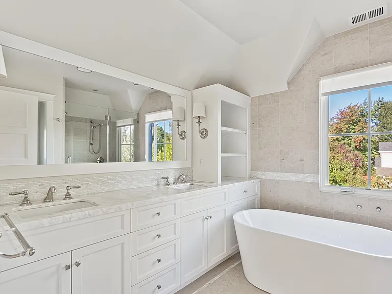 240 University Dr — Photo 18