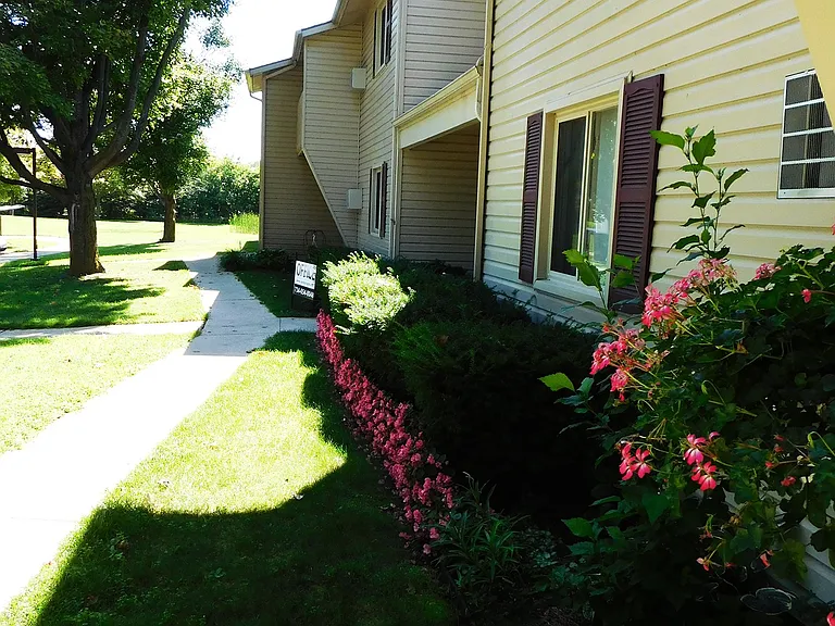 331 Kent St — Photo 4