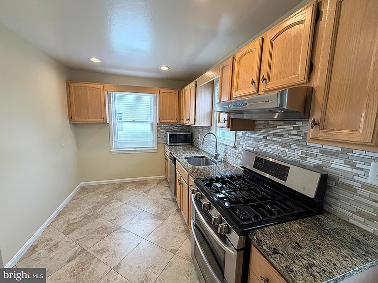 6825 Westmoreland Rd — Photo 18
