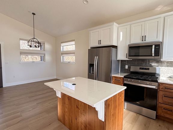 3rd image of 3040 Nellie Way