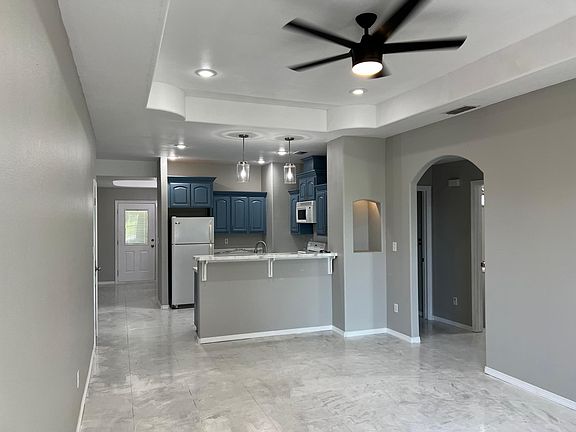 3rd image of 5818 Queen Sago Dr APT B