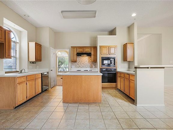 3rd image of 2529 Hawk Dr