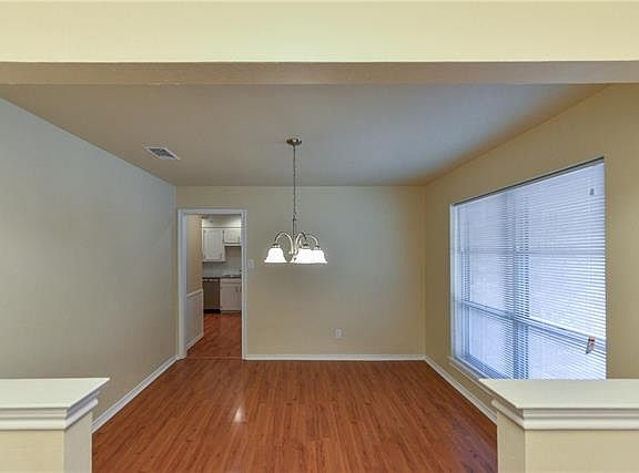 4th image of 1802 Carlton Dr