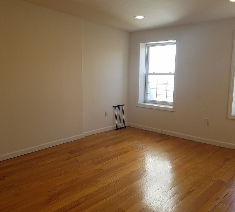 1st image of 447 Franklin Ave #2