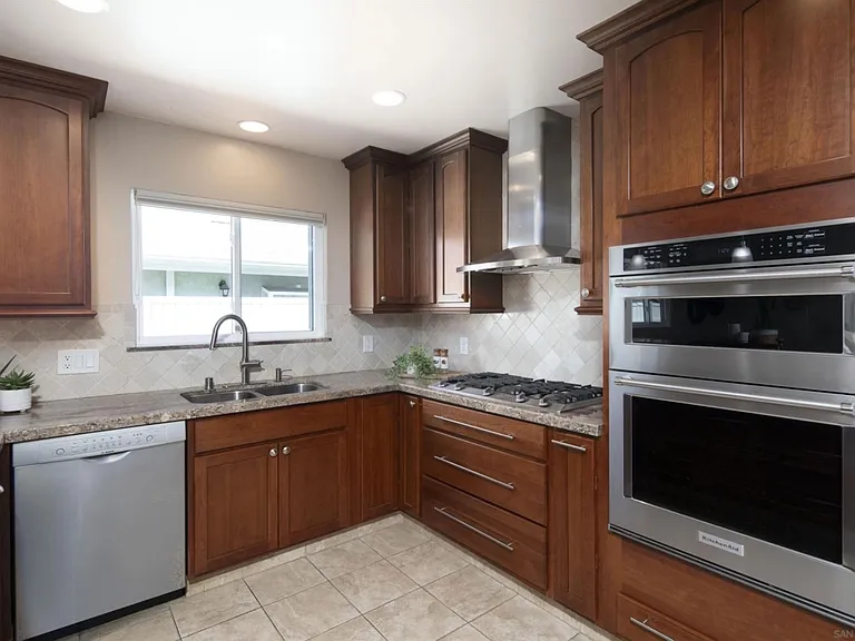 4727 Mount Longs Dr — Photo 8