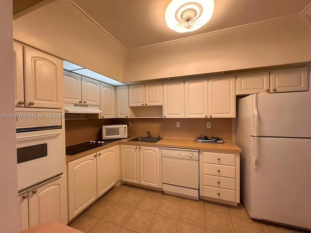 Oceanview Building B Cond — Photo 4