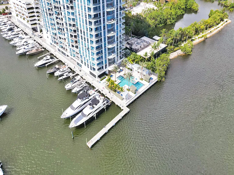 17301 Biscayne Blvd — Photo 57