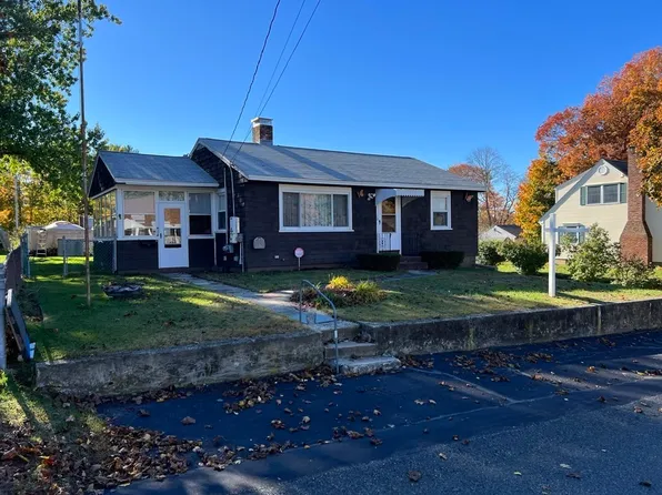 12 Earl St, Rockland, MA 02370