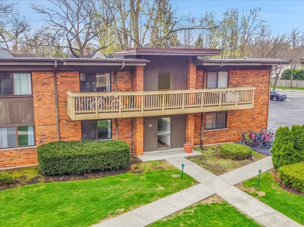 481 Duane Ter APT A1, Glen Ellyn, IL 60137