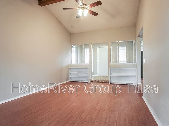 4th image of 406 W 35th Pl