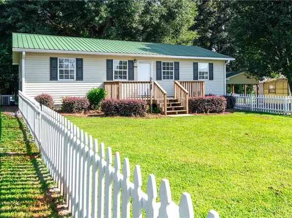 894 Lakeview Dr, Nicholson, GA 30565