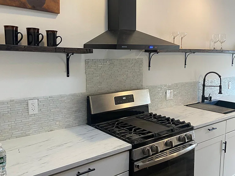 450 Belgrade St — Photo 2