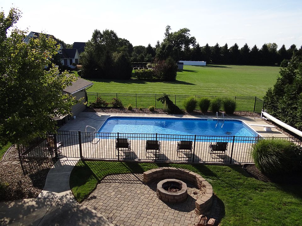 1st image of 25 Oakfield Dr