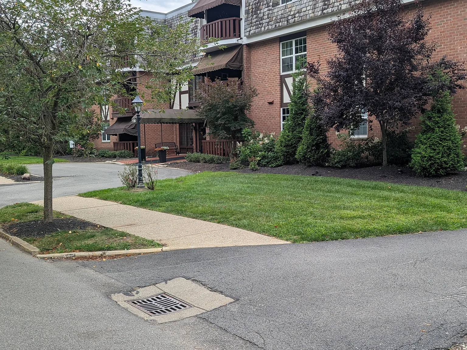 2 bed, 1250 sqft, $2,450 — Photo 2