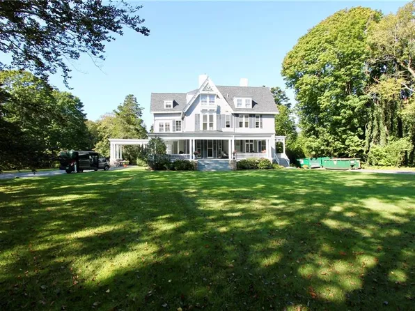 541 Bellevue Ave APT 4, Newport, RI 02840