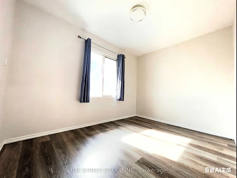 8 Storey Cres #MAIN — Photo 13