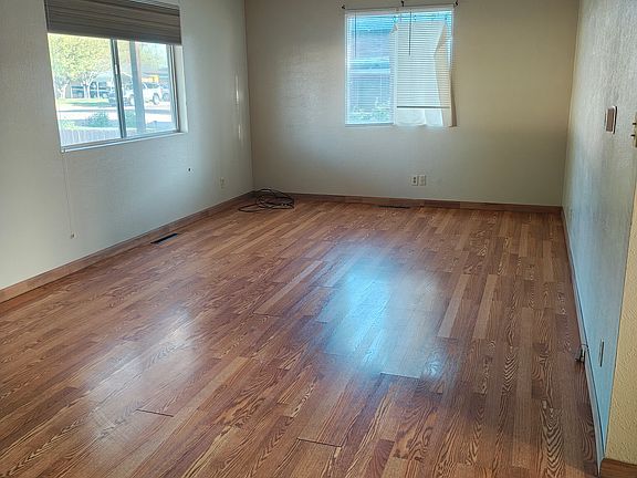 3rd image of 421 Holly Ave