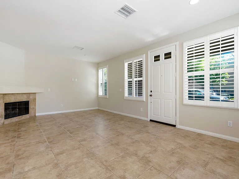 119 Coral Rose — Photo 3