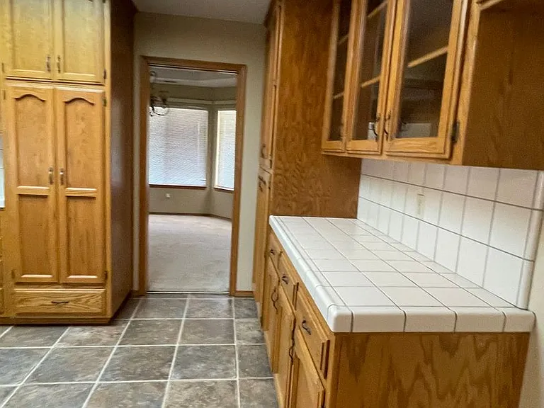 605 E Babcock Ave — Photo 35