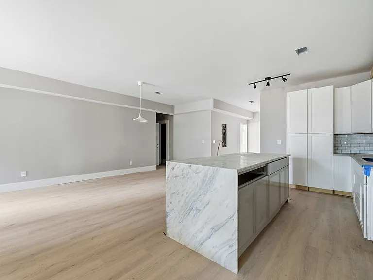1409 NW Dr NW — Photo 2