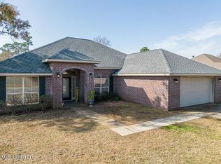 100 Saltmeadow Cir, Ocean Springs, MS 39564