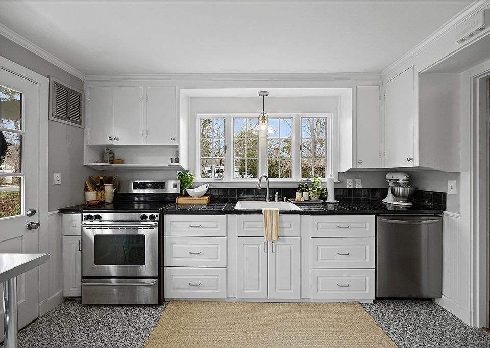 173 Berwick Rd, Attleboro, MA 02703 Zillow