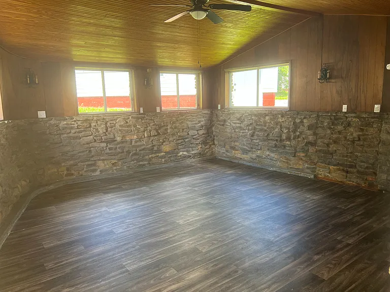 705 Low Gap Rd — Photo 3