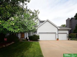 1006 Shady Tree Ln, Papillion, NE 68046