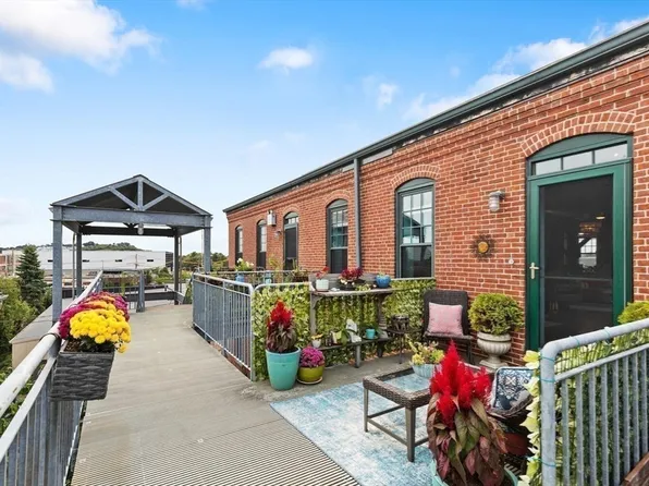 60 Dudley St APT 32, Chelsea, MA 02150