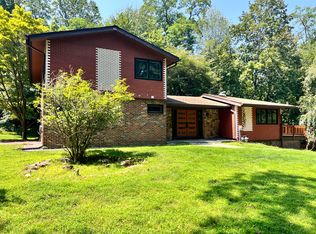 8 Century Rd, Palisades, NY 10964