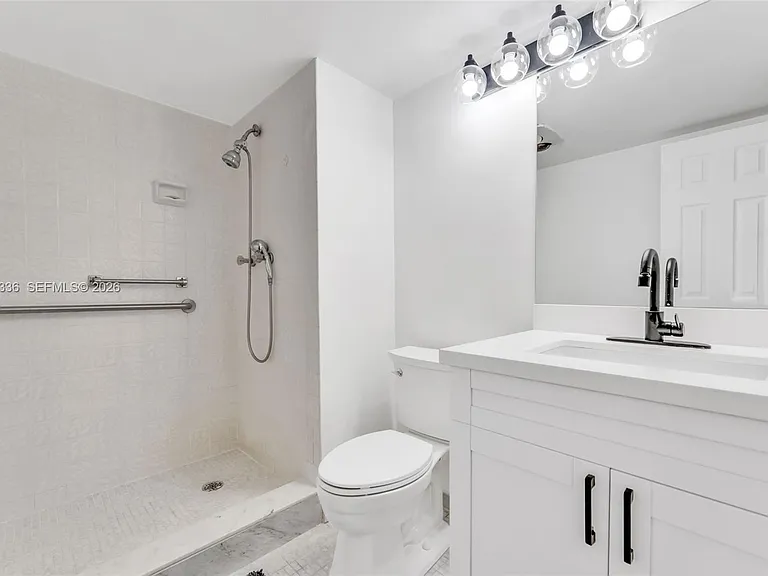 9811 N Hollybrook Lake Dr #103 — Photo 15