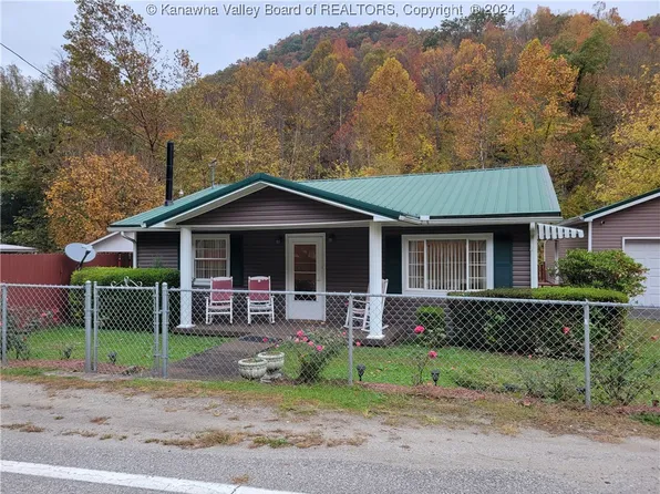 4083 Paint Creek Rd, Gallagher, WV 25083