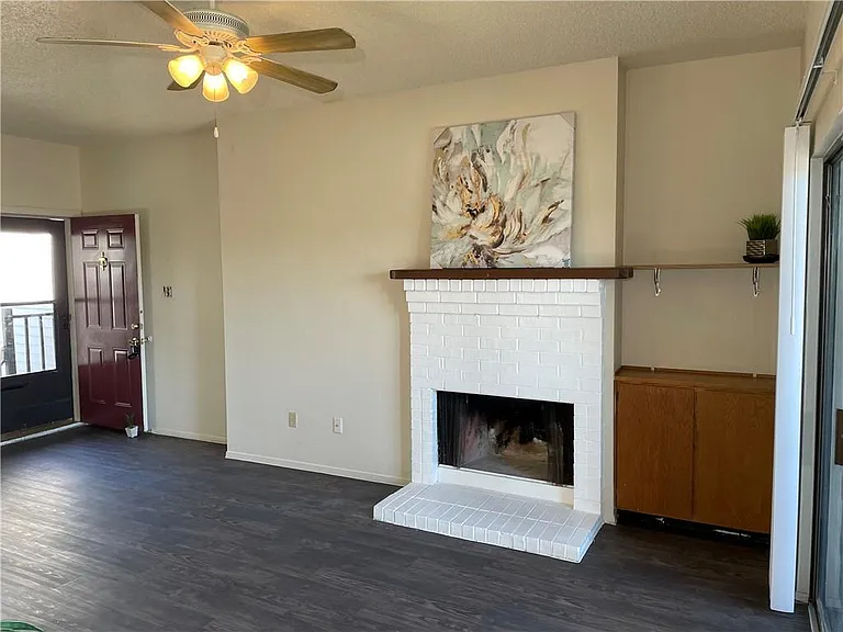 2415 W Slaughter Ln #D — Photo 26