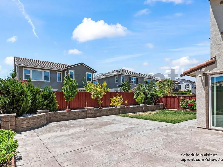 350 E Huntley Ave — Photo 36