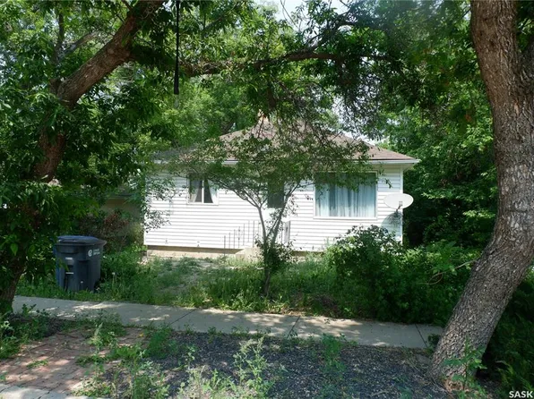 318 4th AVENUE W, Assiniboia, SK S0H 0B0