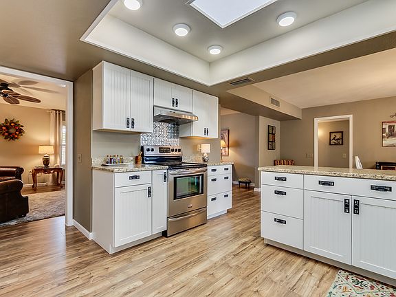 5th image of 13235 W La Terraza Dr