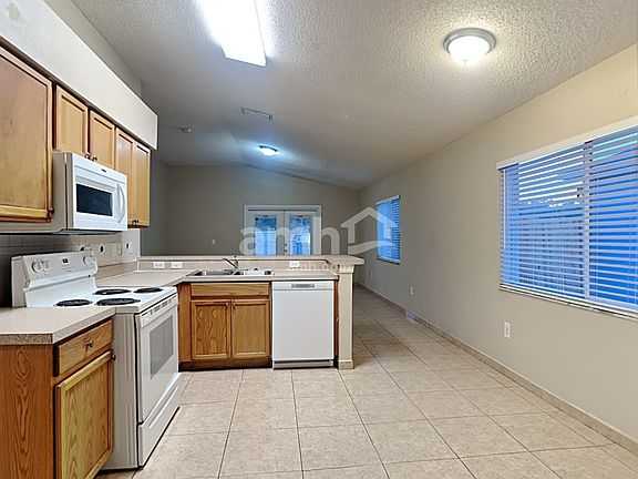 3rd image of 3129 Summer House Dr