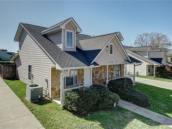 3rd image of 1716 Boardwalk Ct #A