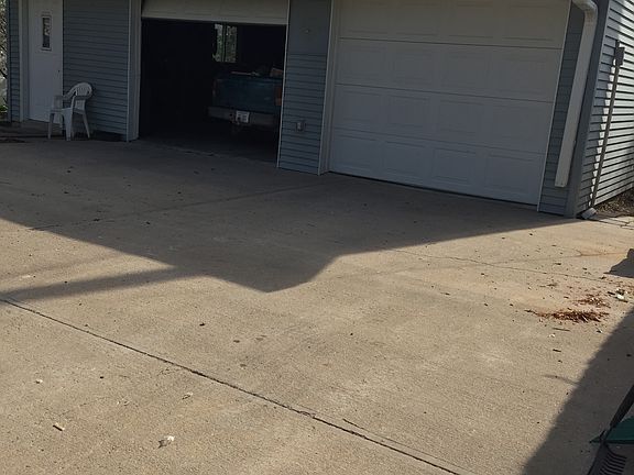 2 1/2 car garage