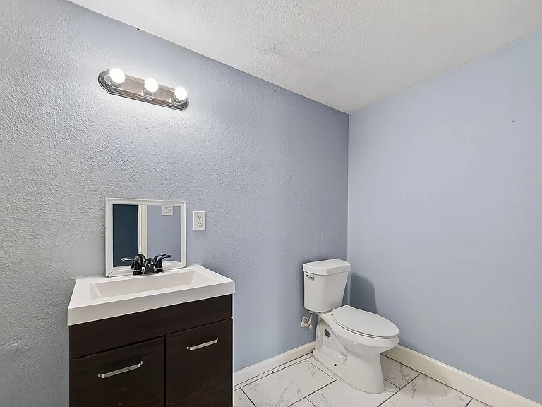 6022 Lyndhurst Dr — Photo 10